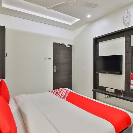 Oyo 2351 Hotel Golden Plaza Ahmedabad Buitenkant foto