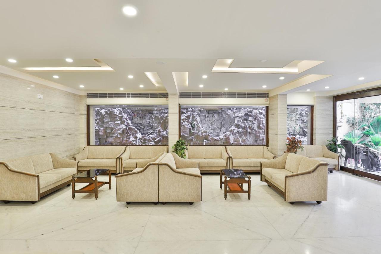 Oyo 2351 Hotel Golden Plaza Ahmedabad Buitenkant foto