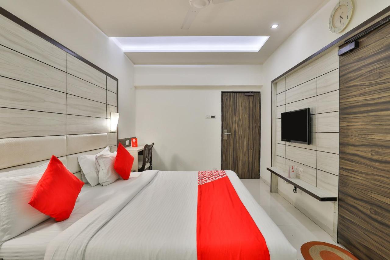 Oyo 2351 Hotel Golden Plaza Ahmedabad Buitenkant foto